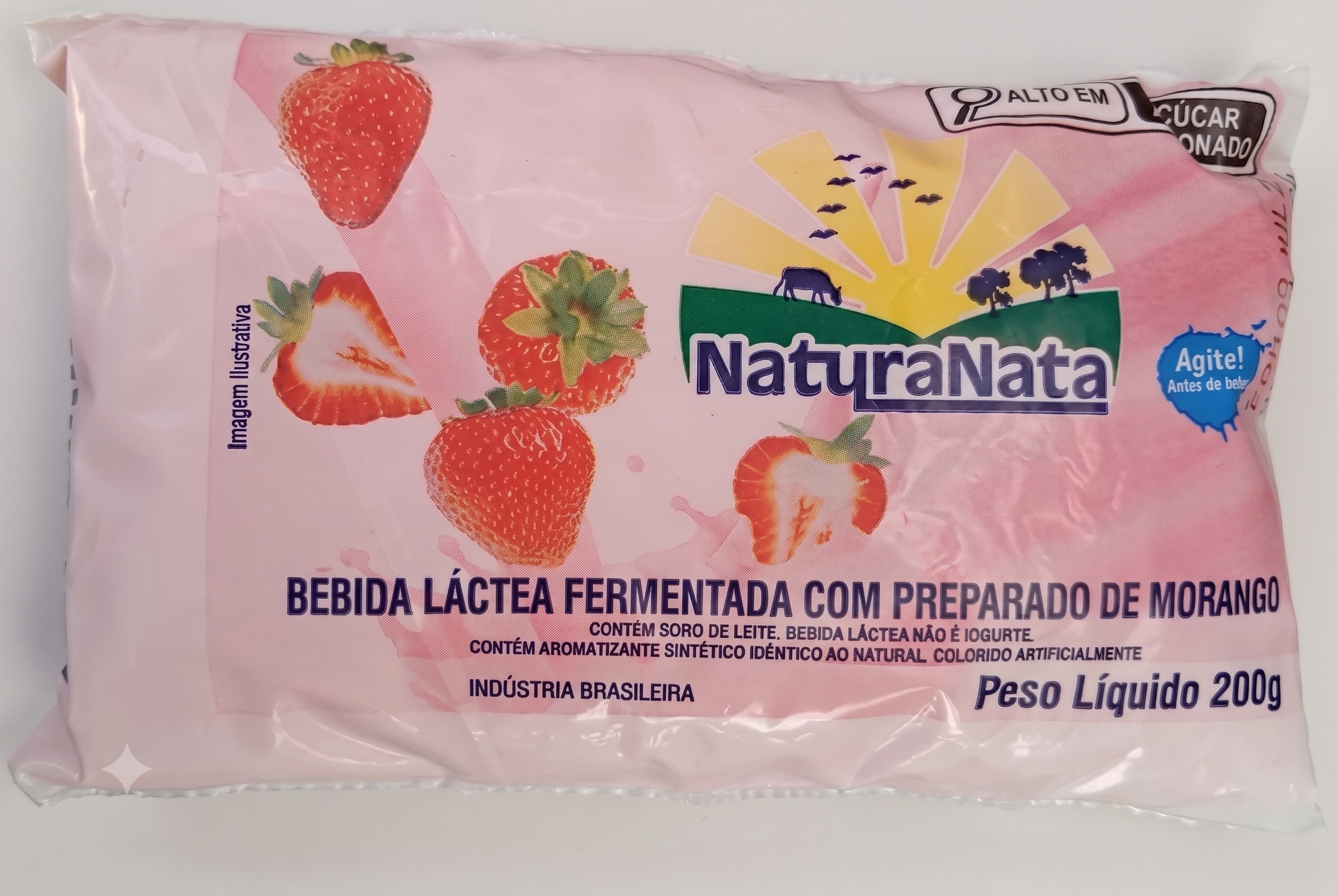 Bebida Láctea Fermentada sabor morango, pacote 200g